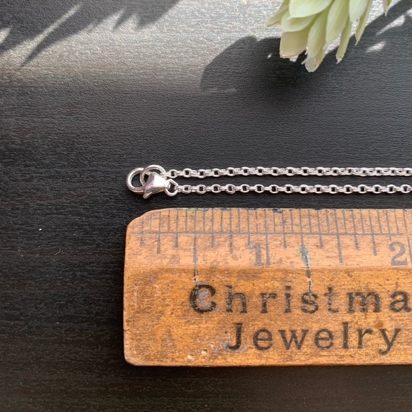 Numi Olive Crystal Quartz Pendant Necklace - Picture 11 of 16